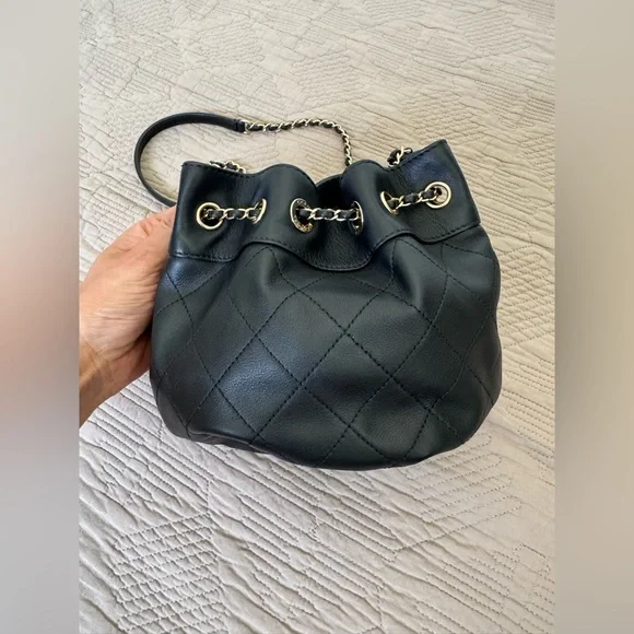 Chanel CC Chain Dweller Drawstring Bucket Bag Quilted Lambskin small Black - Picture 4 of 14